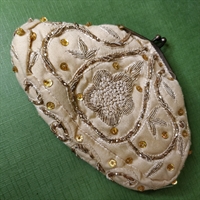 Taske i en form, der runder. Perler pailetter broderet aftentaske vintage taske genbrug